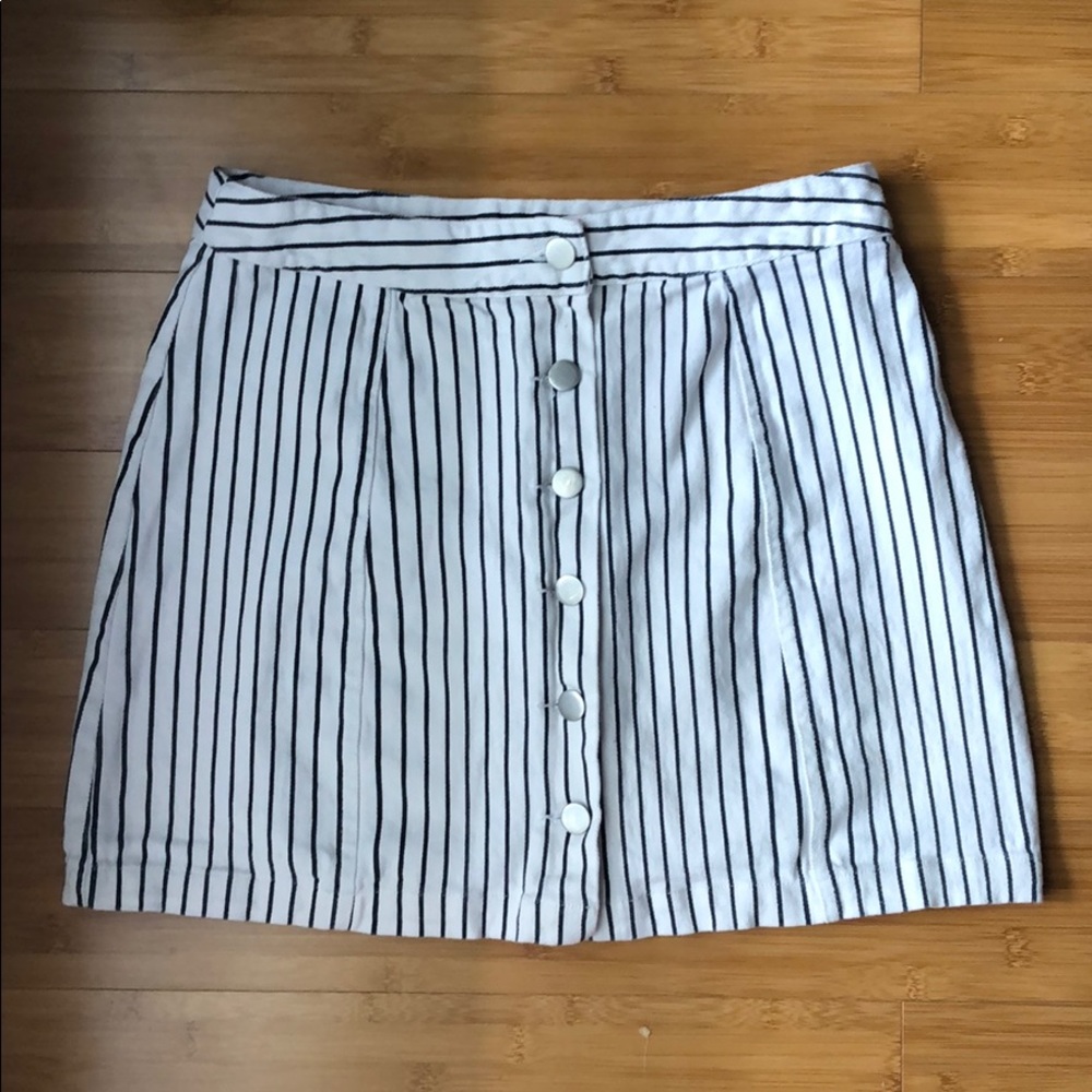🌸 Black and white striped denim skirt